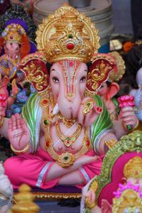 Exquisite Ganesh Statuette on a Mobile Device ganesh mobile wallpaper