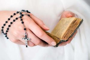 Faith in God help us to overcome through tough times bible wallpaper