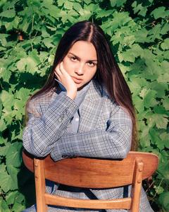 Feel the melodic vibes of Olivia Rodrigo olivia rodrigo aesthetic wallpaper