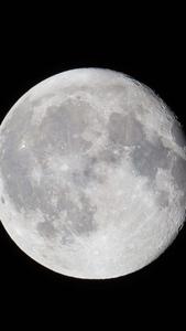 Get Closer to the Moon With the Latest Iphone the moon iphone wallpaper
