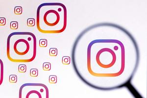 Get lost in the beauty of your dreams and discover the possibilities. instagram wallpaper