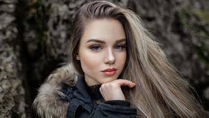 Girl loves exploring the planet girl wallpaper