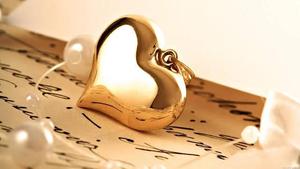 Golden Heart Pendant Full Desktop Screen Hd full screen hd desktop wallpaper