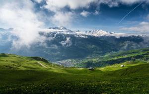 Grass Valley With Mountain Landscape Picture landscape wallpaper