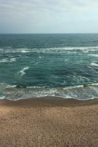 Gray skies and a lonely beach. beach wallpaper