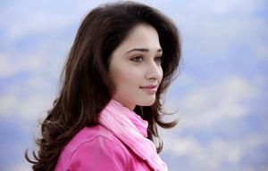 Heroine Tamanna Bhatia Candid heroine wallpaper