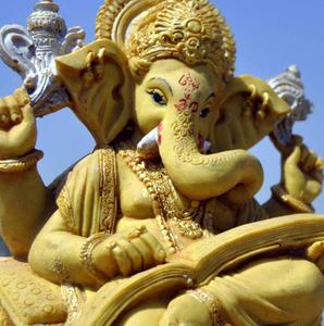 Image Praying at the Feet of Lord Ganesha ganesh wallpaper