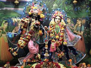 ISKCON Krishna And Radha With Vaishnava Women iskcon wallpaper
