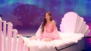 Jennie from the K-pop group Blackpink in the music video As If It's Your Last blackpink wallpaper