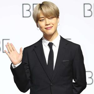 Jimin Of BTS Makes A Statement In Unique Style jimin wallpaper