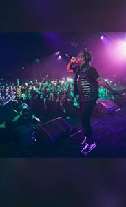 Juice Wrld performing at a live concert juice wrld wallpaper