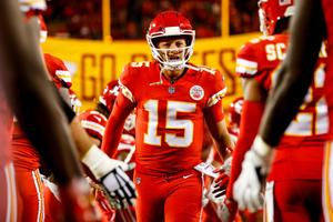 Kansas City Chiefs Quarterback Patrick Mahomes in action patrick mahomes wallpaper