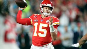 Kansas City Chiefs' Quarterback Patrick Mahomes in Action patrick mahomes wallpaper
