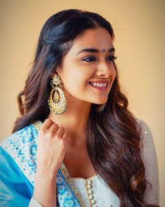 Keerthi Suresh Gold Dangling Earrings keerthi suresh wallpaper