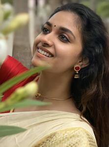 Keerthi Suresh Simple Jewelry keerthi suresh wallpaper