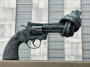 Knotted Gun Statue gun wallpaper