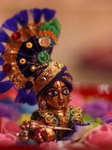 Krishna Phone Gold Figurine krishna phone wallpaper