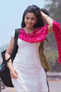 Krithi Shetty Heroine heroine wallpaper