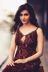 Kriti Kharbanda Heroine heroine wallpaper