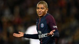 Kylian Mbappe Shrugging Confused Pose kylian mbappe wallpaper