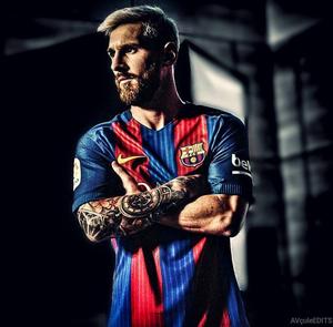 Lionel Messi showing off his soccer moves with Barcelona messi wallpaper