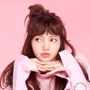 Lisa of Blackpink vibrant and stunning in pink blackpink wallpaper