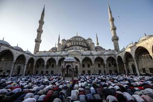 Look towards Allah in times of need and guidance. islamic wallpaper