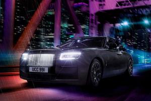 Luxurious Rolls Royce in Elegant Setting rolls royce wallpaper