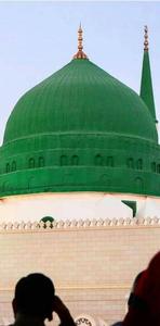 Madina Sharif And Onlookers madina sharif wallpaper