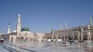 Madina Sharif Plaza And Pilgrims madina sharif wallpaper