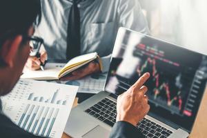 Making Investment Decisions in the World of Trade trading wallpaper