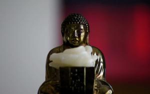 Meditating buddha looking at the sky buddha wallpaper