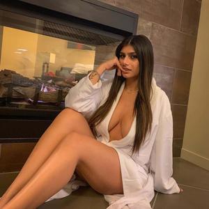 Mia Khalifa Enjoying Summer mia khalifa wallpaper