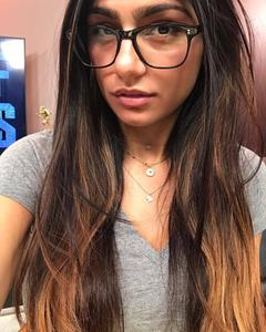 Mia Khalifa Glowing in Reflection: Eyeglass Selfie mia khalifa wallpaper