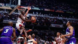 Michael Jordan Performing His Best NBA Move michael jordan wallpaper