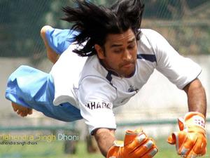 Ms Dhoni Catching Cricket Ball ms dhoni wallpaper