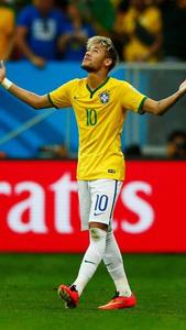 Neymar in action for Paris Saint-Germain neymar wallpaper