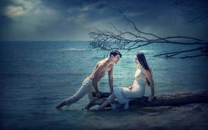 Nothing more romantic than embracing your love on the beach Wallpaper