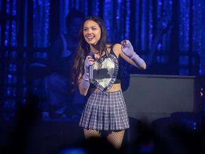 Olivia Rodrigo at the 2020 American Music Awards olivia rodrigo wallpaper
