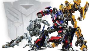 Optimus Prime Preparing for Battle transformers wallpaper