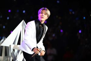 Park Jimin - Showcasing His Charismatic Charisma jimin wallpaper