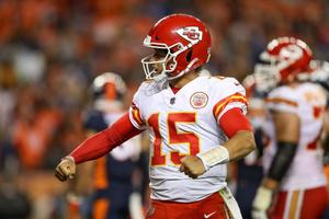 Patrick Mahomes in action during a football game patrick mahomes wallpaper