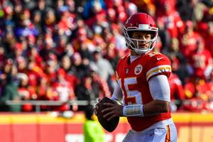 Patrick Mahomes in action during a game patrick mahomes wallpaper