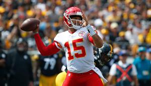 Patrick Mahomes throwing a long pass patrick mahomes wallpaper