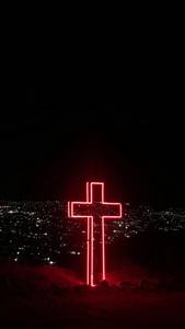 Praising Jesus with a Pink Cross jesus wallpaper