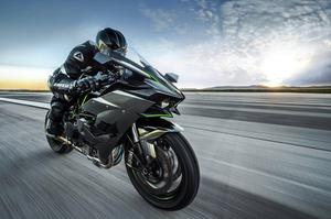 Rider runs Kawasaki H2r kawasaki h2r wallpaper