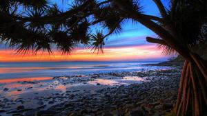 Rocky Beach Sunset Laptop laptop wallpaper