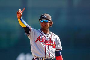 Ronald Acuna Jr. Finger Up ronald acuna jr wallpaper