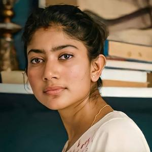 Sai Pallavi Glancing Towards Camera sai pallavi wallpaper