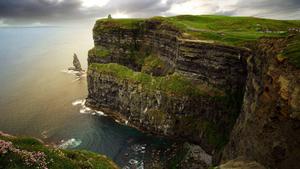 Scenic Cliff By Sea 8k wallpaper